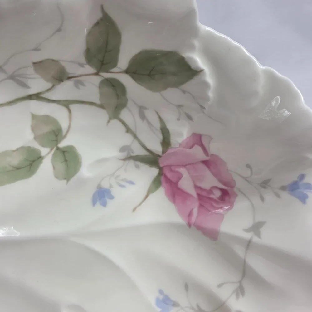 Mikasa April Rose 7 Inch Leaf Shaped Dish White with Pink Roses & Green Leaves